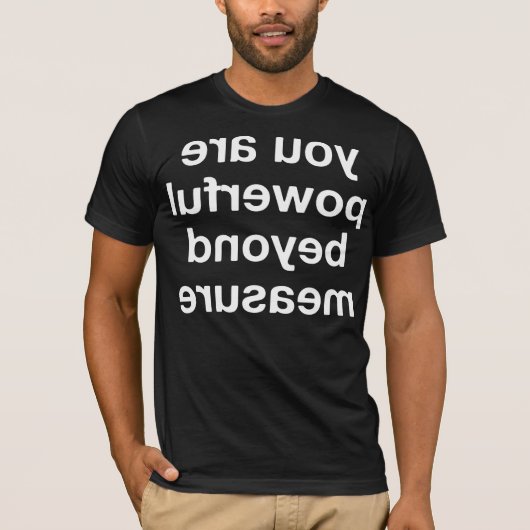 Mirror-Afbeelding "U bent krachtig naast de meting T-shirt (Voorkant)