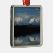Mirror Lake Horizon met Forest & Snowy Mountains Metalen Ornament (Rechts)