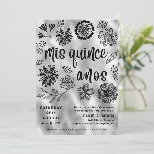 Mis Quince Años Modern Silver Floral Quinceañera Kaart (Staand voorkant)