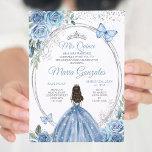 Mis Quince Dusty Blue & Zilver Bloemen Quinceañera Kaart<br><div class="desc">Dusty Blue & Silver Bloemen Quinceañera Uitnodiging Mis Quince Anos,  15e verjaardag, </div>