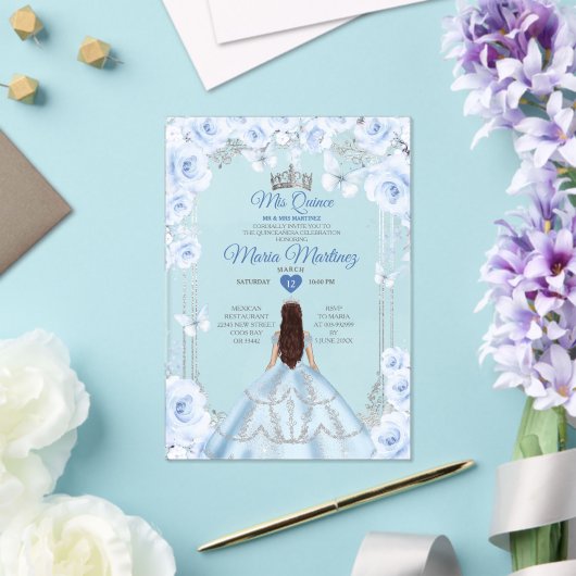Mis Quince Zacht Blauw & Zilver Bloemen Quinceañer Acryl Uitnodigingen (Insitu (Huwelijk))