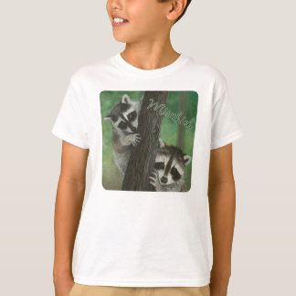 Mischief Raccoon boven een shirt
