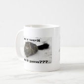 Mischievous Maine Coon in de sneeuw Koffiemok (Voorkant links)