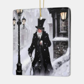 Miserly Ebenezer Scrooge Snowy Victoriaans Street Keramisch Ornament (Links)