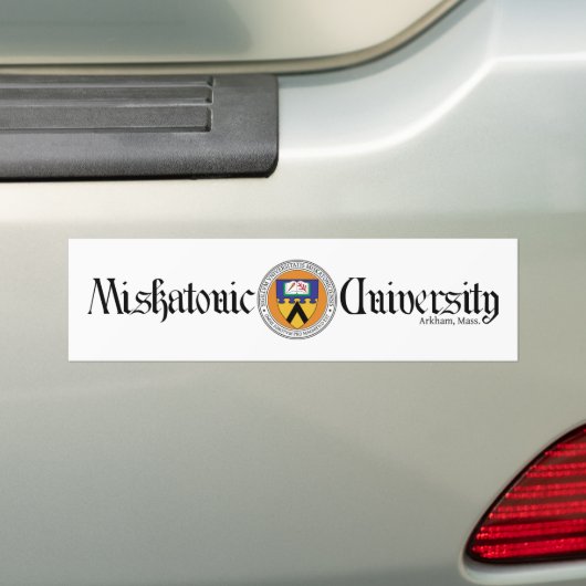 Miskatonic University Bumpersticker (Op auto)