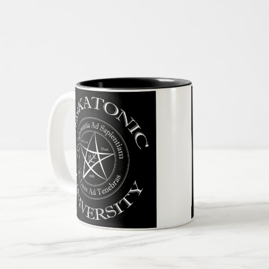 Miskatonische Mok (Voorkant links)