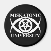 MISKATONISCHE UNIVERSITEIT MAGNEET (Voorkant)