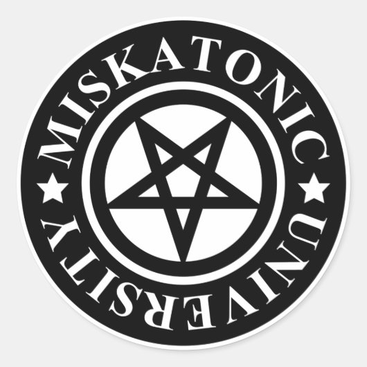 MISKATONISCHE UNIVERSITEIT RONDE STICKER (Voorkant)