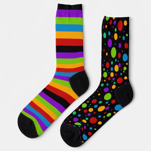 Mismatch regenboogstripes en Sokken met pooldot (Links)