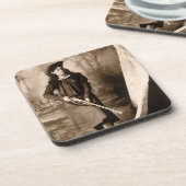 Miss Annie Oakley met Pistool,  fotoportret Bier Onderzetter (Linkerzijde)