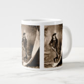 Miss Annie Oakley met Pistool,  fotoportret Grote Koffiekop (Voorkant rechts)