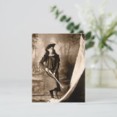 Miss Annie Oakley met Pistool,  fotoportret Kaart (Staand voorkant)