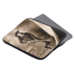 Miss Annie Oakley met Pistool, fotoportret Laptop Sleeve