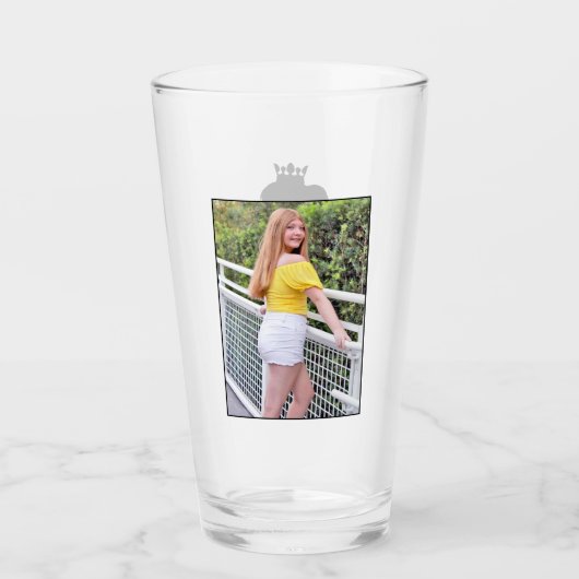Miss April 2023 Glass Glas (Voorkant)