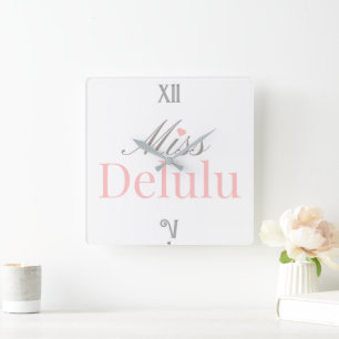 Miss Delulu – Roze en Grijs Huisdecoratie Vierkante Klok