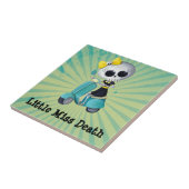 Miss Dood op scooter Tegeltje (Zijkant)