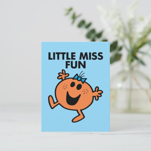 Miss Fun Waving Joyous Briefkaart (Staand voorkant)