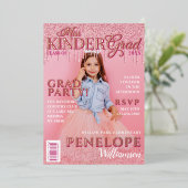 Miss Kinder Afstudeerder Pink Glitter Drip Magazin Folie Uitnodiging (Staand Voorkant)