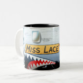 Miss Lace B-24 Nose Art ( feesten) Tweekleurige Koffiemok (Voorkant links)