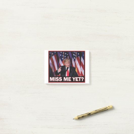 Miss-Me-Toch-Trump Post-it® Notes (Op bureau)