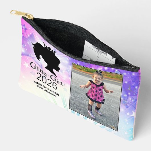 Miss October 2026 Etui (Open)