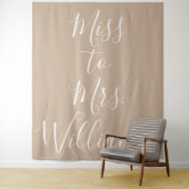 Miss to Mrs Banner Bruidsfeest Backdrop Tan Wandkleed (In situ)