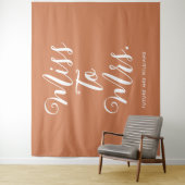 Miss tot Mrs Banner Modern Boho Bachelorette Wandkleed (In situ)