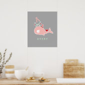 Miss Whale Rode Boog Monogram Meisje Babykamer Muu Poster (Keuken)