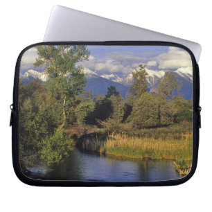 Mission Creek loopt door de National Bison Laptop Sleeve