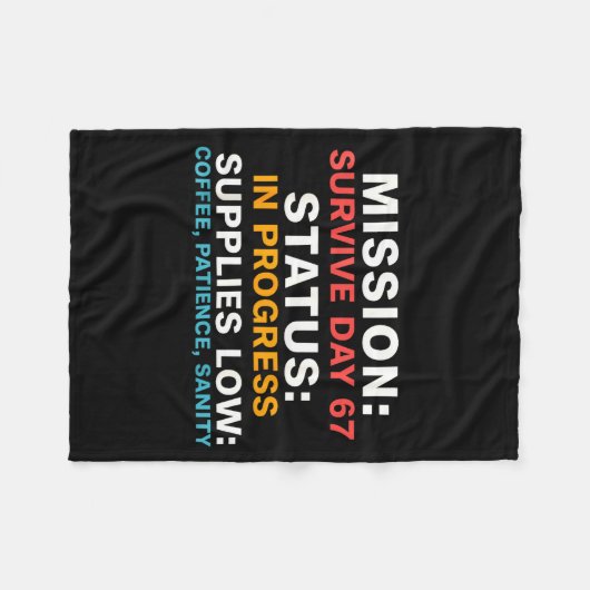 Mission Survive Day 67 Status In Progress Funny Qu Fleece Deken (Voorkant (Horizontaal))