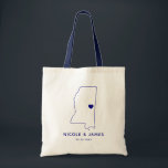 Mississippi Map Wedding Welcome Bag Tas, marine Tote Bag<br><div class="desc">Een welkome cadeautas van een bruiloft met kaart-afbeelding. Je gasten zullen graag in hun hotel kijken en dit tas vinden vol met behandelingen die op hen wachten. U kunt het hart op de locatie van uw grote dag plaatsen met behulp van de functie "Pas verder aan".</div>