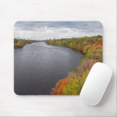 mississippi rivier en beboste banken in minneapoli muismat (Met muis)