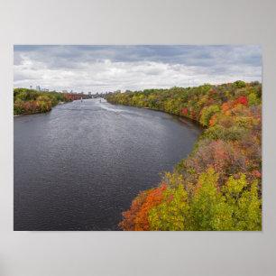 mississippi rivier en beboste banken in minneapoli poster