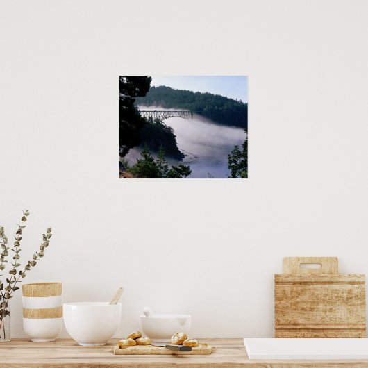 Mist drijft onder de brug over de Deceptpas op Poster (Keuken)