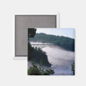 Mist drijft onder de Deception Pass-brug bij Magneet (Voorkant / Achterkant)