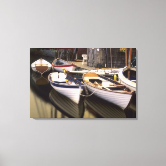 Mist omringt vier schepen die aan boord zijn. canvas afdruk (Voorkant)