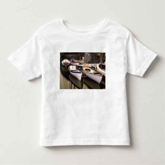 Mist omringt vier schepen die aan boord zijn. kinder shirts (Voorkant)