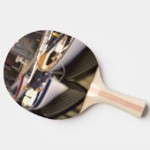 Mist omringt vier schepen die aan boord zijn. tafeltennisbatje (Zijkant)