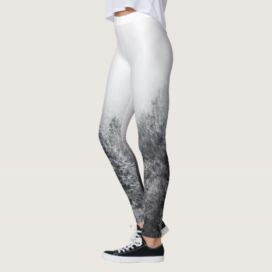Mist over bevroren bos leggings (Links)