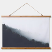 Mist over diagonale boslagen hangend wandkleed (Voorkant)