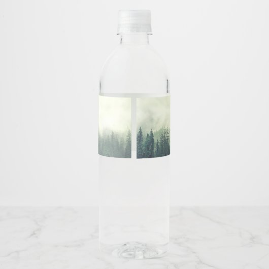 mistig groen dennenbos rustieke bruiloft waterfles etiket (Achterkant)
