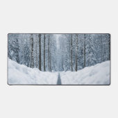 Mistig winterwoudpad Winterlandschap Bureaumat (Voorkant)
