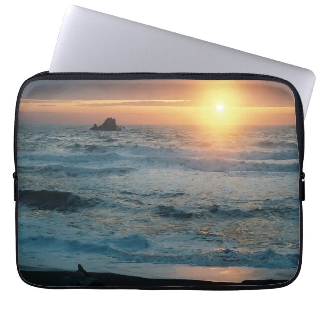 Mistige zonsondergang / Zeegezicht...... Laptop Sleeve (Voorkant)