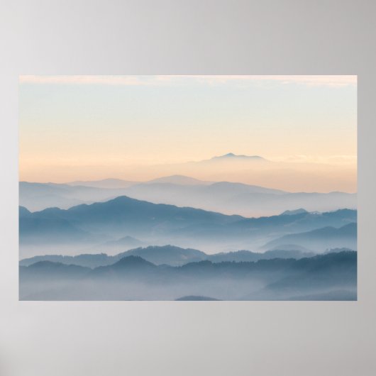 Mistlagen, heuvels en bergen poster (Voorkant)