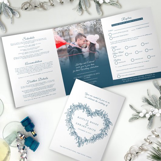 Mistletoe blue white bruiloft, optie RSVP Drieluik Uitnodiging