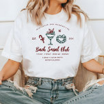 Mistletoe en Margaritas | kerstvrijgezellenfeest T-shirt<br><div class="desc">Maak je klaar om te jingle en mengen in deze feestelijke Mistletoe en Margaritas Christmas Bachelorette T-Shirt! Ideaal voor een gezellig wintervrijgezellenfeest, dit leuke en trendy t-shirt combineert vakantieloon met vrijgezellenvibes. Met speelse margarita-brillen met een vakantiethema en mistletoe-graphics is dit shirt een must-have voor aanstaande bruiden en hun crew die...</div>