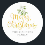 Mistletoe Gold Script Merry Christmas Familienaam Ronde Sticker<br><div class="desc">waterverf mistletoe hangt boven chic gouden script Merry Christmas typografie op deze elegante stickers. Personaliseer met je familienaam. Ontworpen door Thisnotme©</div>