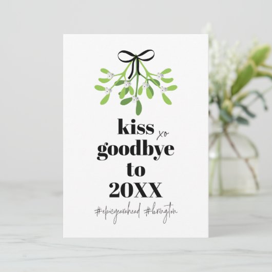 Mistletoe Kiss Goodbye Greener Do Over Funny Humor Feestdagenkaart (Staand voorkant)