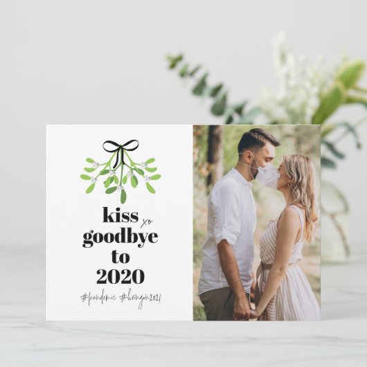 Mistletoe Kiss Goodbye to 2020 Do-Over Funny Humor Feestdagenkaart (Staand voorkant)