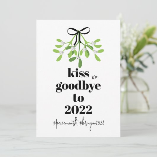 Mistletoe Kiss Goodbye to 2022 Do-Over Funny Humor Feestdagenkaart (Staand voorkant)